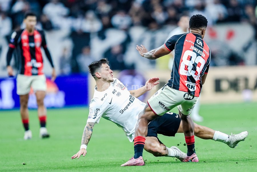 SÃO PAULO (SP), BRAZIL – OCTOBER 19: Corinthians player Rodrigo Garro during a match between Corinthians and Vitória as part of the 2026 Brazilian Championship, at the Neo Química Arena stadium in São Paulo (SP), Brazil, this Monday, October 19, 2026