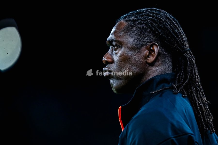 SÃO PAULO (SP), BRAZIL – OCTOBER 19: Clarence Seedorf, Corinthians manager, during the warm-up for the match between Corinthians and Vitória as part of the 2026 Brazilian Championship, at Neo Química Arena in São Paulo (SP), Brazil, this Monday, October 19, 2026