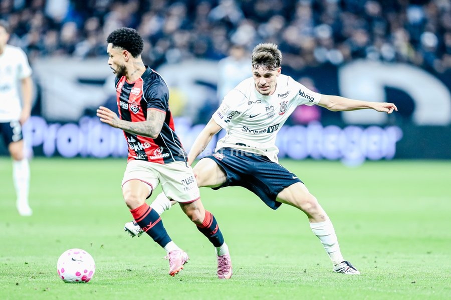 SÃO PAULO (SP), BRAZIL – OCTOBER 19: Corinthians player Breno Bidon during a match between Corinthians and Vitória as part of the 2026 Brazilian Championship, at the Neo Química Arena stadium in São Paulo (SP), Brazil, this Monday, October 19, 2026