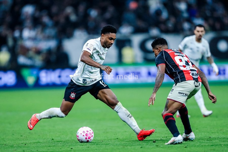 SÃO PAULO (SP), BRAZIL – OCTOBER 19: Corinthians player Vitinho during a match between Corinthians and Vitória as part of the 2026 Brazilian Championship, at the Neo Química Arena stadium in São Paulo (SP), Brazil, this Monday, October 19, 2026