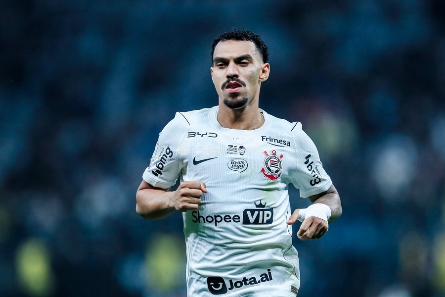 SÃO PAULO (SP), BRAZIL – OCTOBER 19: Corinthians player Matheuzinho during a match between Corinthians and Vitória as part of the 2026 Brazilian Championship, at the Neo Química Arena stadium in São Paulo (SP), Brazil, this Monday, October 19, 2026