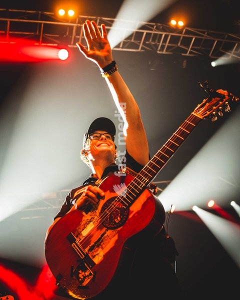 Stephen Wilson Jr. performing live at O2 Academy Glasgow. The alternative country singer-songwriter brought his 'Gary The Torch Tour' to the renowned venue. Known for his compelling musicianship, raw vocals, and deeply personal storytelling, Wilson Jr. delivered a captivating headline set blending…