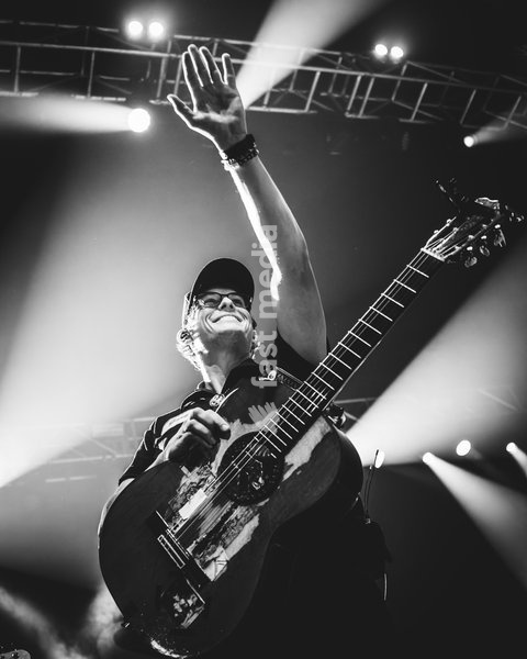 Stephen Wilson Jr. performing live at O2 Academy Glasgow. The alternative country singer-songwriter brought his 'Gary The Torch Tour' to the renowned venue. Known for his compelling musicianship, raw vocals, and deeply personal storytelling, Wilson Jr. delivered a captivating headline set blending…