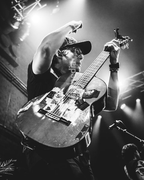 Stephen Wilson Jr. performing live at O2 Academy Glasgow. The alternative country singer-songwriter brought his 'Gary The Torch Tour' to the renowned venue. Known for his compelling musicianship, raw vocals, and deeply personal storytelling, Wilson Jr. delivered a captivating headline set blending…