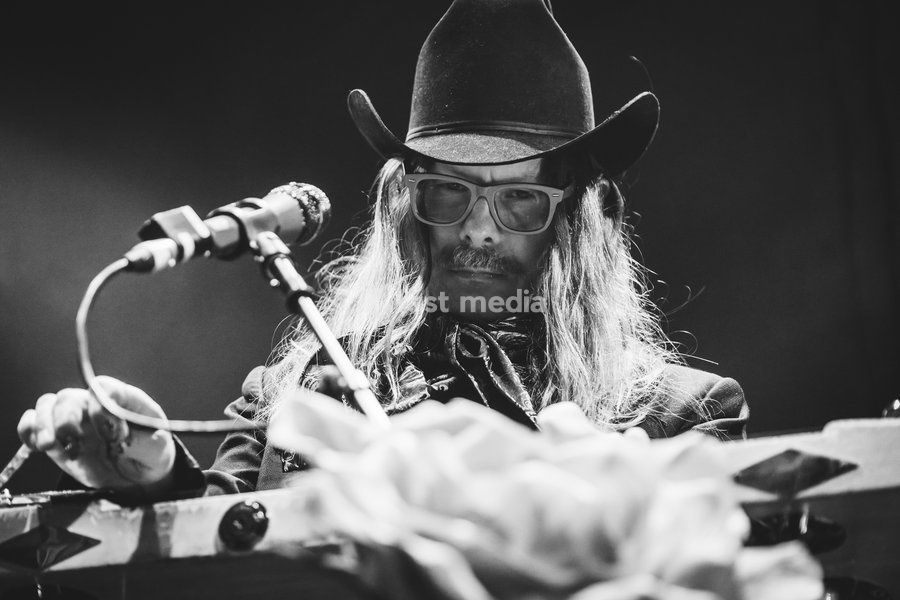 Stephen Wilson Jr. performing live at O2 Academy Glasgow. The alternative country singer-songwriter brought his 'Gary The Torch Tour' to the renowned venue. Known for his compelling musicianship, raw vocals, and deeply personal storytelling, Wilson Jr. delivered a captivating headline set blending…