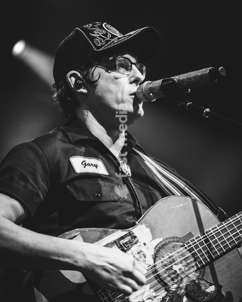 Stephen Wilson Jr. performing live at O2 Academy Glasgow. The alternative country singer-songwriter brought his 'Gary The Torch Tour' to the renowned venue. Known for his compelling musicianship, raw vocals, and deeply personal storytelling, Wilson Jr. delivered a captivating headline set blending…