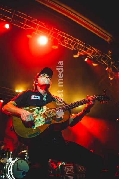 Stephen Wilson Jr. performing live at O2 Academy Glasgow. The alternative country singer-songwriter brought his 'Gary The Torch Tour' to the renowned venue. Known for his compelling musicianship, raw vocals, and deeply personal storytelling, Wilson Jr. delivered a captivating headline set blending…