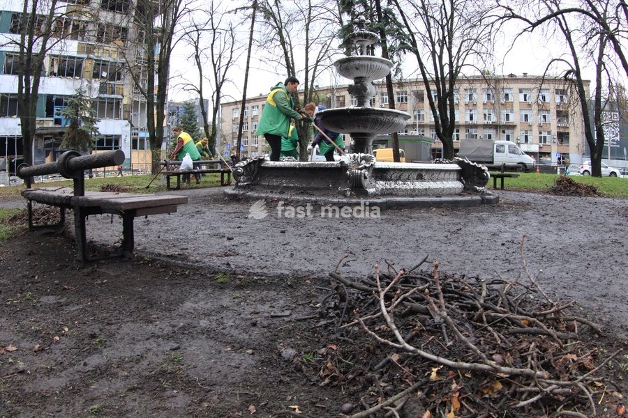 Municipal workers clean a park in the Solomianskyi district after a Russian attack in Kyiv, Ukraine, on October 19, 2026. During the night and morning, Russia launched a massive strike on the capital using ballistic missiles, cruise missiles, and drones. According to Kyiv city head Vitali…