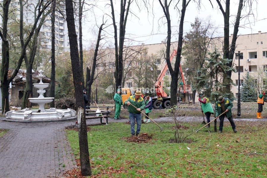 Municipal workers clean a park in the Solomianskyi district after a Russian attack in Kyiv, Ukraine, on October 19, 2026. During the night and morning, Russia launched a massive strike on the capital using ballistic missiles, cruise missiles, and drones. According to Kyiv city head Vitali…