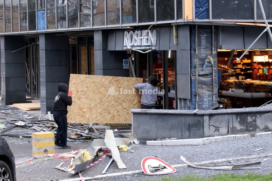 Men carry an OSB panel to a confectionery shop in the Solomianskyi district damaged by a Russian attack, Kyiv, Ukraine, October 19, 2026. During the night and morning, Russia launched a massive strike on the capital using ballistic missiles, cruise missiles, and drones. According to Kyiv city head…