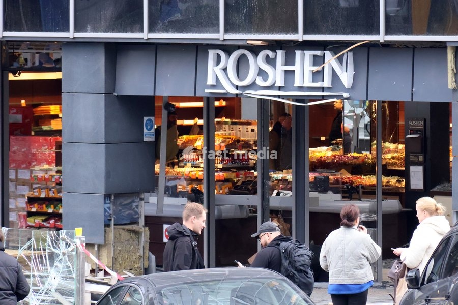 A confectionery shop in the Solomianskyi district is damaged by a Russian attack, Kyiv, Ukraine, October 19, 2026. During the night and morning, Russia launched a massive strike on the capital using ballistic missiles, cruise missiles, and drones. According to Kyiv city head Vitali Klitschko, five…