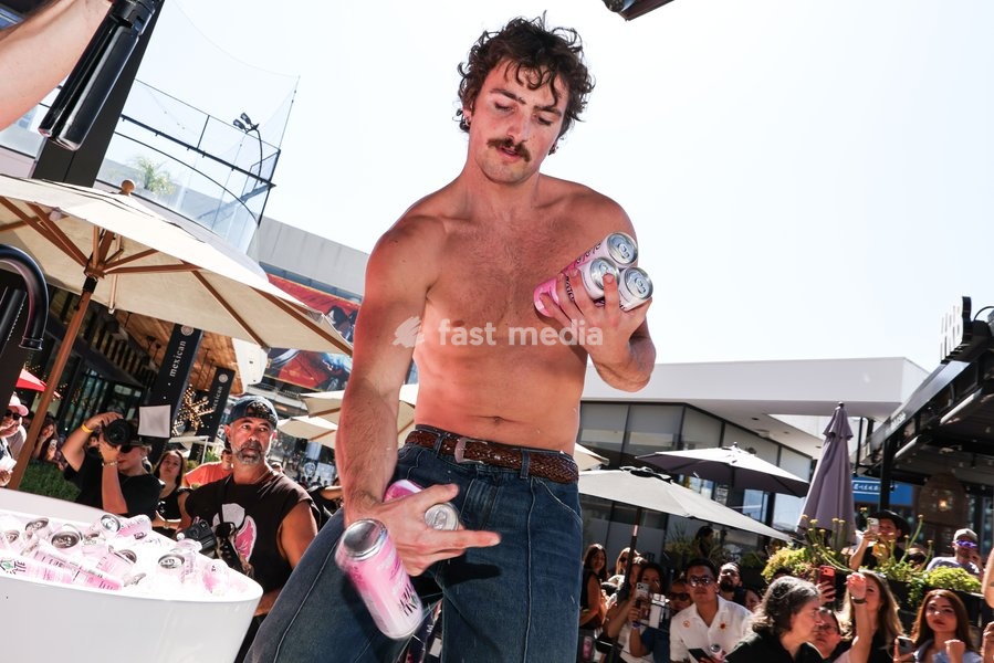 CENTURY CITY, LOS ANGELES, CALIFORNIA, USA - OCTOBER 18: Benson Boone attends his splash with a bathtub takeover celebrating Caliwater's New Dragon Fruit Flavor held at Westfield Century City on October 18, 2026 in Century City, Los Angeles, California, United States