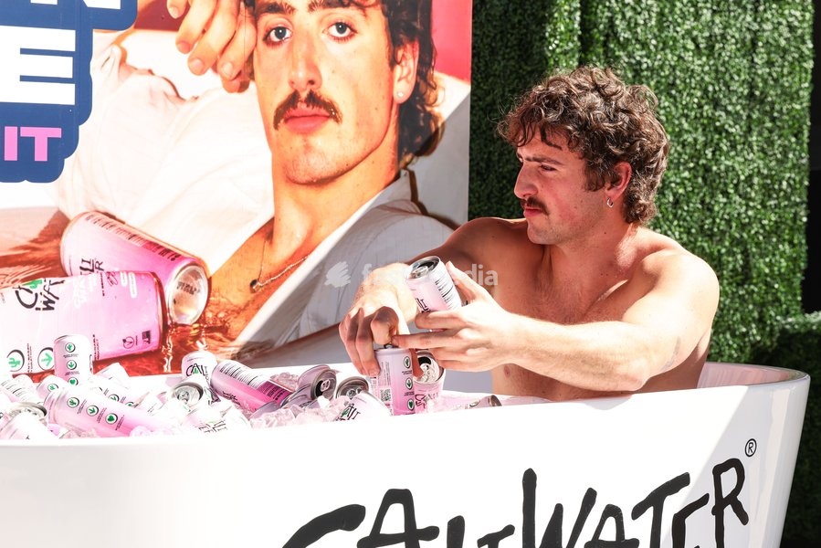 CENTURY CITY, LOS ANGELES, CALIFORNIA, USA - OCTOBER 18: Benson Boone attends his splash with a bathtub takeover celebrating Caliwater's New Dragon Fruit Flavor held at Westfield Century City on October 18, 2026 in Century City, Los Angeles, California, United States