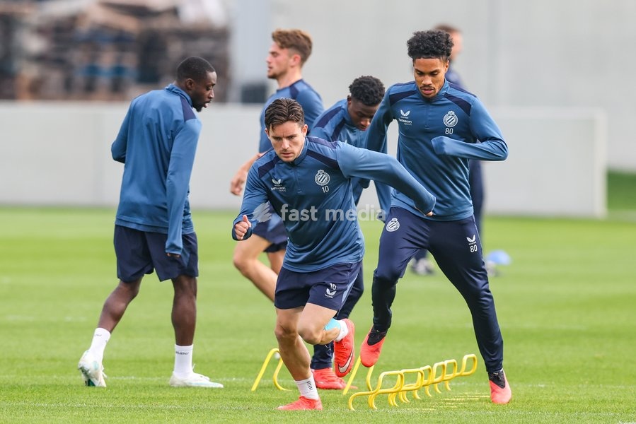 Club's Hugo Vetlesen and Club's Felix Lemarechal are pictured in action during a training session of Belgian soccer team Club Brugge KV, Tuesday 20 October 2026 in Knokke-Heist. Club is preparing for the third game in the UEFA Champions League league phase against French team Racing Club de Lens…
