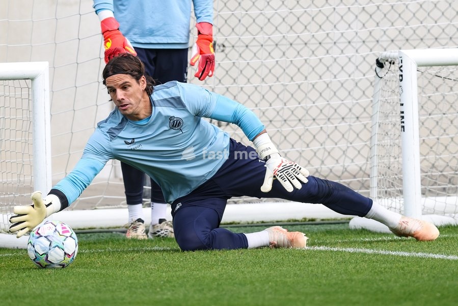 Club's goalkeeper Yann Sommer is pictured in action during a training session of Belgian soccer team Club Brugge KV, Tuesday 20 October 2026 in Knokke-Heist. Club is preparing for the third game in the UEFA Champions League league phase against French team Racing Club de Lens tomorrow