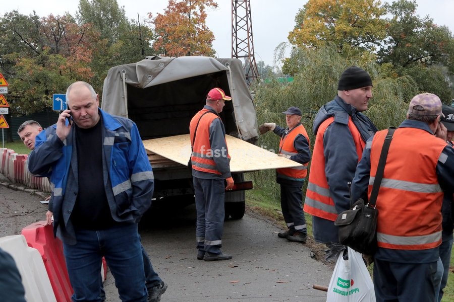 Municipal workers unload OSB panels to seal shattered windows at the Chernihivska metro station damaged by a Russian strike in Kyiv, Ukraine, on October 19, 2026. During the night and morning, Russia launched a strike on the capital with ballistic missiles, cruise missiles, and drones. According to…