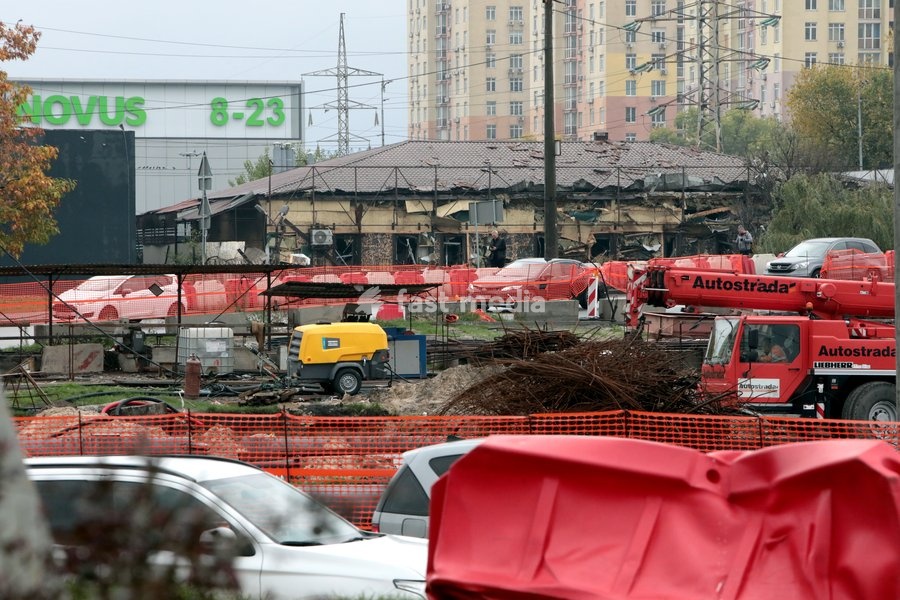 A building near the Chernihivska metro station is damaged by a Russian strike in Kyiv, Ukraine, on October 19, 2026. During the night and morning, Russia launched a strike on the capital with ballistic missiles, cruise missiles, and drones. According to the Kyiv City State Administration (KCSA), a…