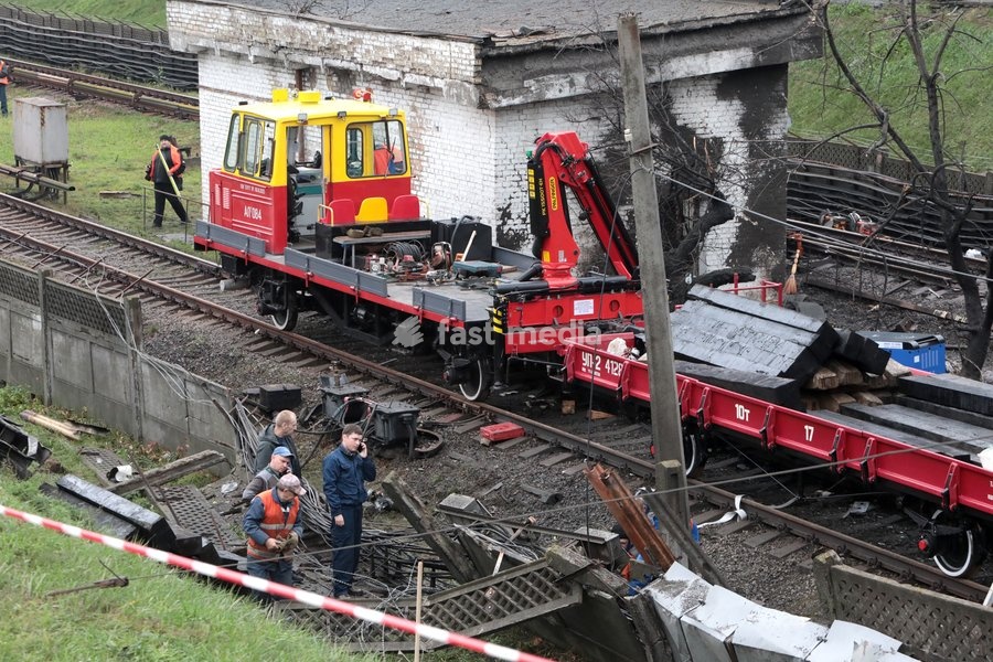 Repair workers restore cable networks near the Chernihivska metro station damaged by a Russian strike in Kyiv, Ukraine, on October 19, 2026. During the night and morning, Russia launched a strike on the capital with ballistic missiles, cruise missiles, and drones. According to the Kyiv City State…