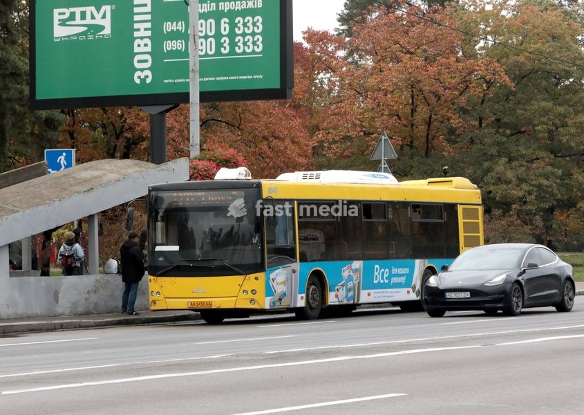 Passengers board a bus near the Chernihivska metro station damaged by a Russian strike in Kyiv, Ukraine, on October 19, 2026. During the night and morning, Russia launched a strike on the capital with ballistic missiles, cruise missiles, and drones. According to the Kyiv City State Administration…