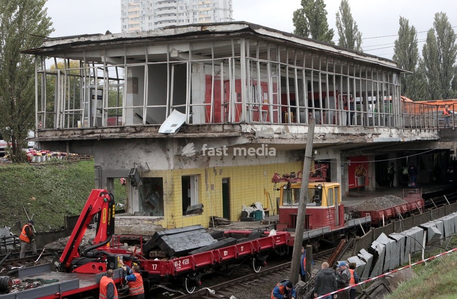 The Chernihivska metro station is damaged by a Russian strike, Kyiv, Ukraine, October 19, 2026. During the night and morning, Russia launched a massive strike on the capital with ballistic missiles, cruise missiles, and drones. According to the Kyiv City State Administration (KCSA), a surface-level…
