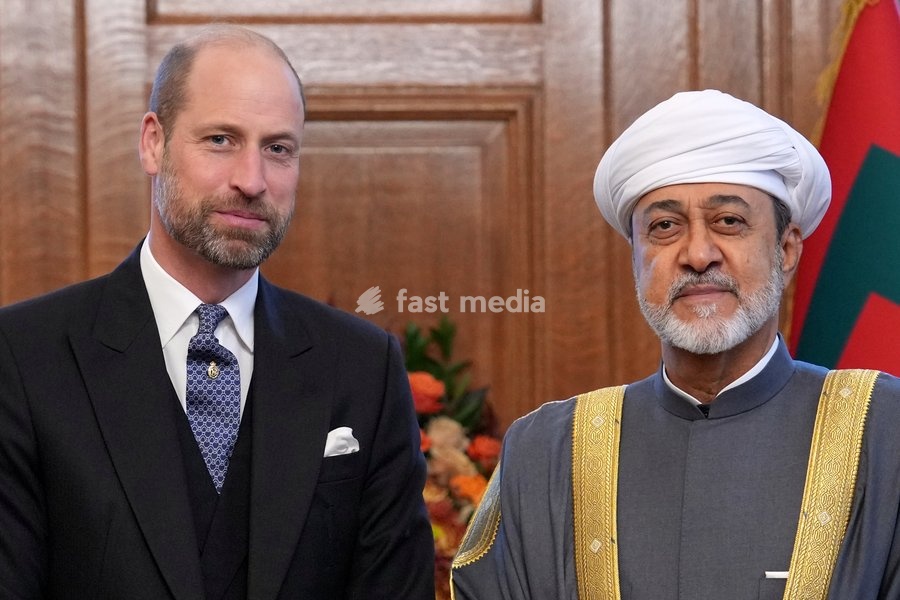 Britain's Prince William welcomes the Sultan of Oman, Sultan Haitham bin Tarik, at the Sultan's residence in London, Tuesday, Oct. 20, 2026.(AP Photo/Kin Cheung, Pool)