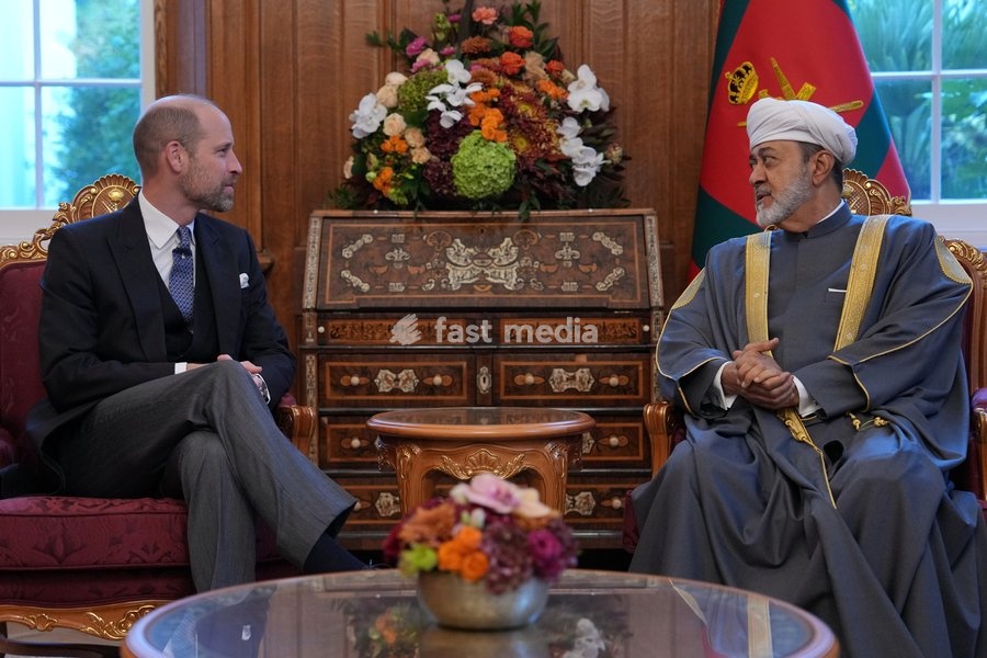 Britain's Prince William welcomes the Sultan of Oman, Sultan Haitham bin Tarik, at the Sultan's residence in London, Tuesday, Oct. 20, 2026.(AP Photo/Kin Cheung, Pool)