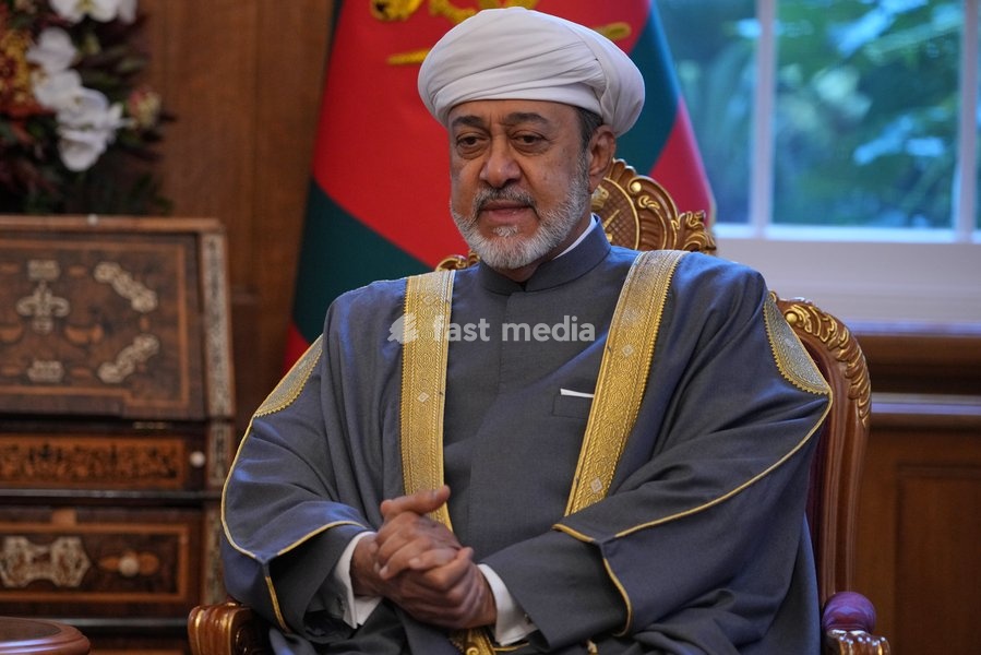 The Sultan of Oman, Sultan Haitham bin Tarik, pauses as he meets Britain's Prince William at the Sultan's residence in London, Tuesday, Oct. 20, 2026.(AP Photo/Kin Cheung, Pool)