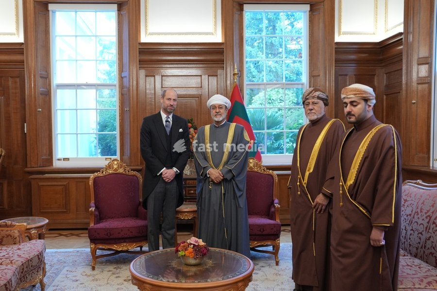 Britain's Prince William welcomes the Sultan of Oman, Sultan Haitham bin Tarik, at the Sultan's residence in London, Tuesday, Oct. 20, 2026.(AP Photo/Kin Cheung, Pool)