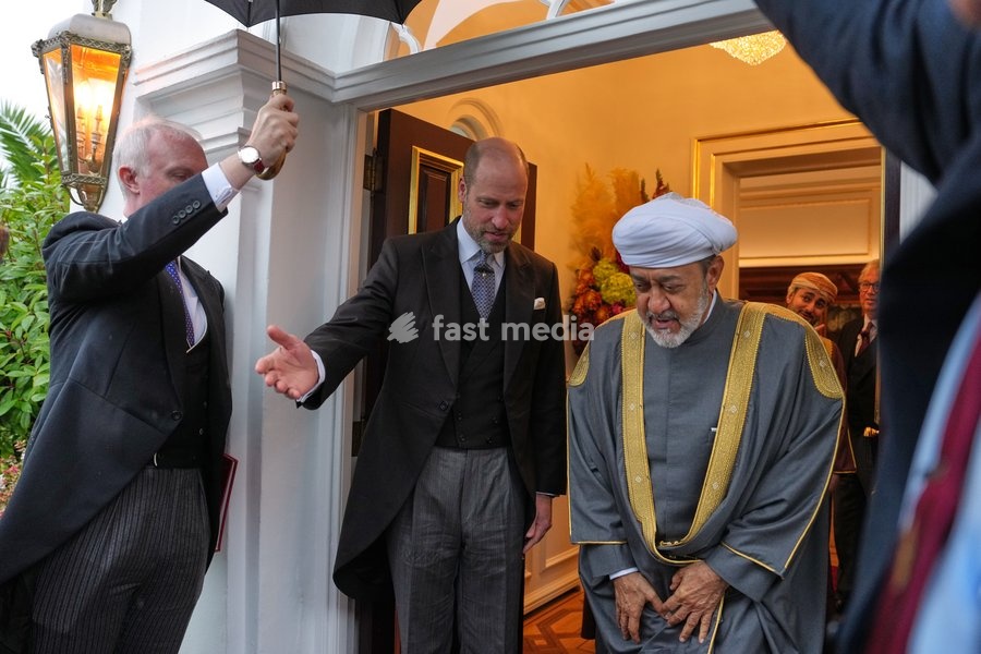 Britain's Prince William welcomes the Sultan of Oman, Sultan Haitham bin Tarik, at the Sultan's residence in London, Tuesday, Oct. 20, 2026.(AP Photo/Kin Cheung, Pool)