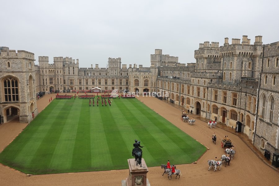 WINDSOR, ENGLAND - OCTOBER 20: A general view as carriages arrive in the Quadrangle of Windsor Castle during the State Visit of the Sultan Of Oman to the UK on October 20, 2026 in Windsor, England. Sultan Haitham bin Tarik, Sultan of Oman, is on a three-day State Visit to the UK