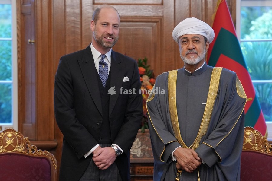 Britain's Prince William welcomes the Sultan of Oman, Sultan Haitham bin Tarik, at the Sultan's residence in London, Tuesday, Oct. 20, 2026.(AP Photo/Kin Cheung, Pool)