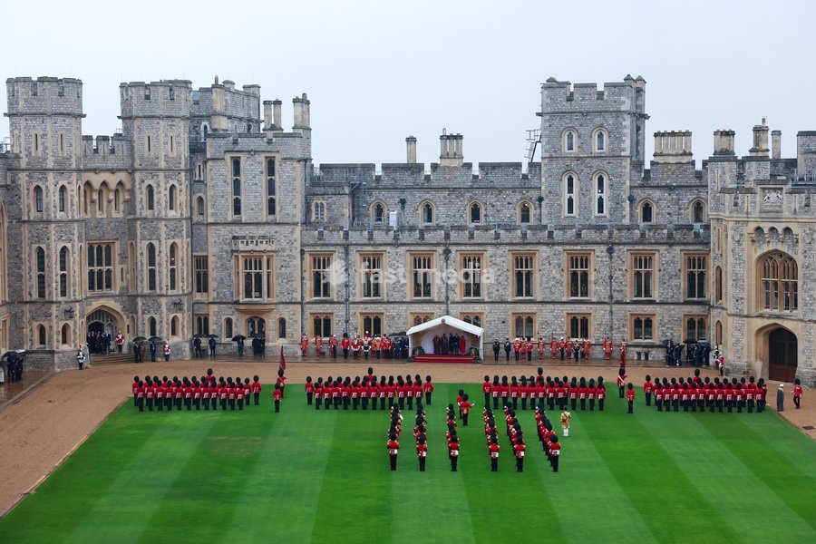 WINDSOR, ENGLAND - OCTOBER 20: (L-R) H.H. Sayyid Theyazin bin Haitham Al Said Deputy Prime Minister for Economic Affairs, The Sultan of Oman Haitham bin Tariq Al Said, H.H. Sayyid Shihab bin Tariq Al Said, Deputy Prime Minister for Defence Affairs, King Charles III, Catherine, Princess of Wales,…