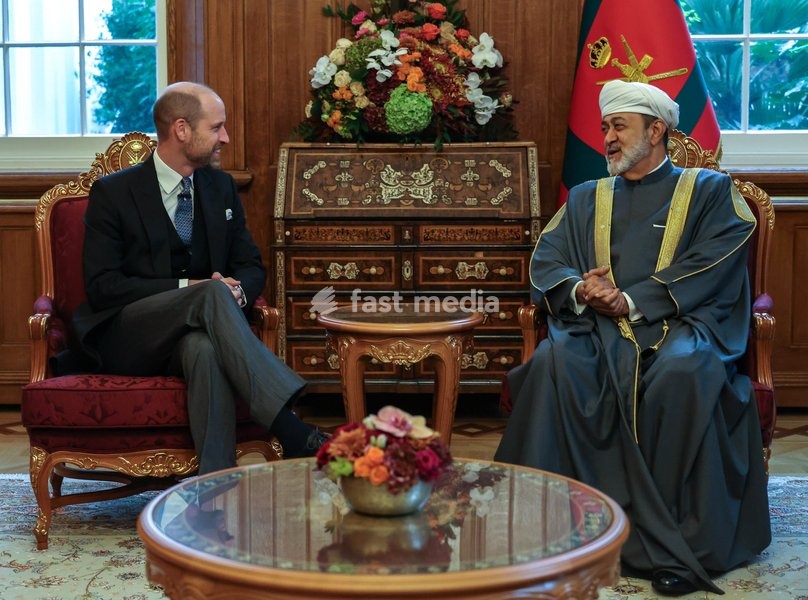 20/10/2026. London, UK. His Majesty Sultan Haitham bin Tarik is greeted by The Prince of Wales, on behalf of His Majesty The King, at the Sultan’s residence in London, before travelling to Windsor together