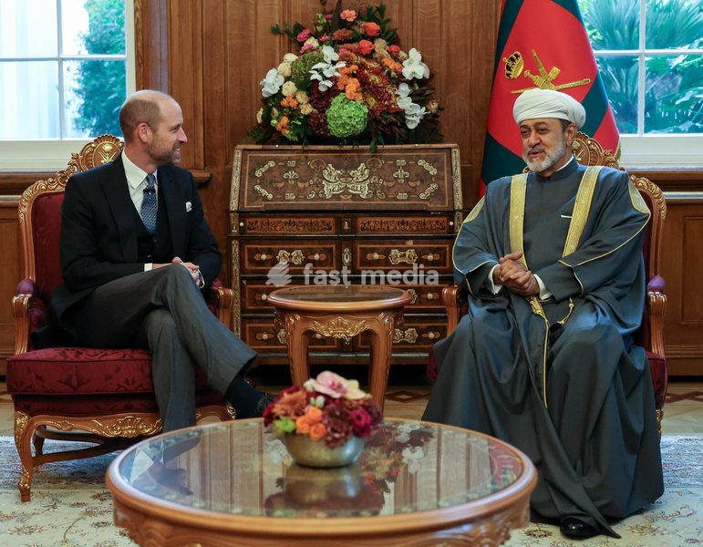 20/10/2026. London, UK. His Majesty Sultan Haitham bin Tarik is greeted by The Prince of Wales, on behalf of His Majesty The King, at the Sultan’s residence in London, before travelling to Windsor together