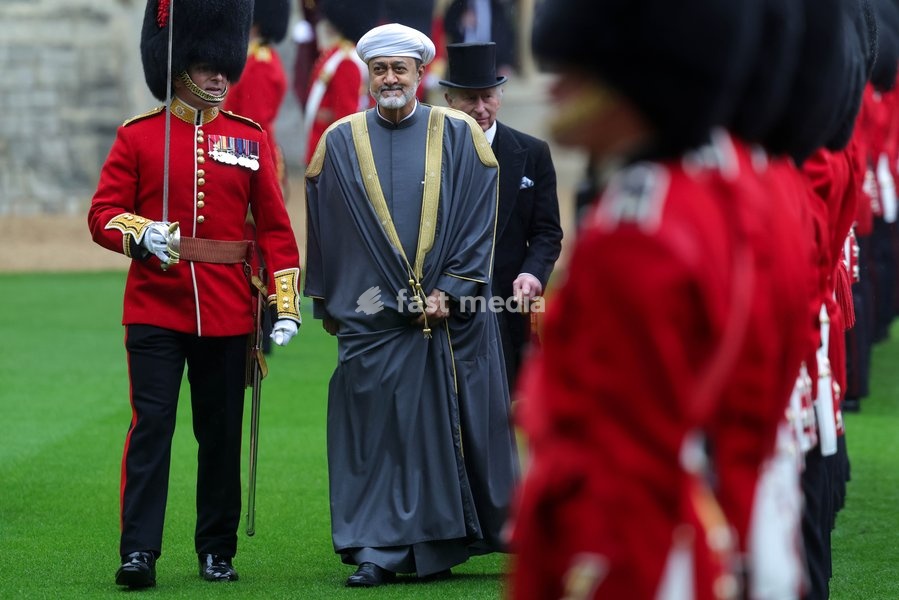 20/10/2026. Windsor, UK. In the Quadrangle of Windsor Castle, a Guard of Honour will give a Royal Salute and the regimental Band will play the Omani and British National Anthems as the carriage procession arrives. The Sultan, accompanied by The King, will inspect the Guard of Honour, before…