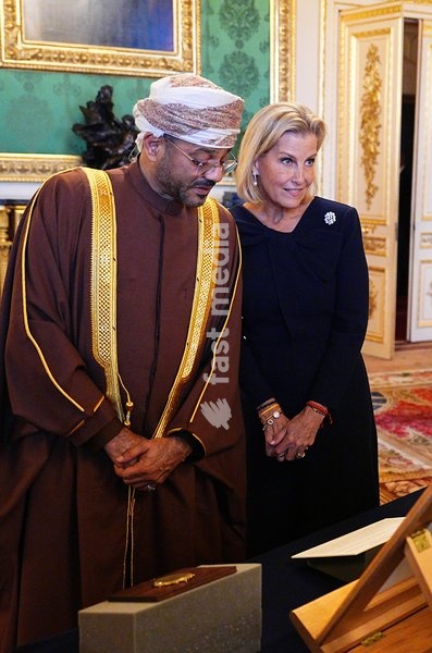 The Duchess of Edinburgh with members of the Oman delegation viewing a display of items from the Royal Collection in the Green Drawing Room at Windsor Castle, Berkshire, during the Sultan of Oman, Sultan Haitham bin Tarik al Said's state visit to the UK. Picture date: Tuesday October 20, 2026. PA…