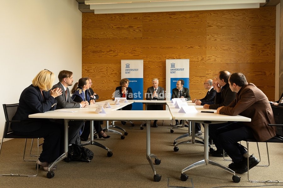 King Philippe - Filip of Belgium pictured during a visit to IGent, a research building at the UGent University where scientists and companies collaborate to develop innovative technologies, on Tuesday 20 October 2026, in Gent