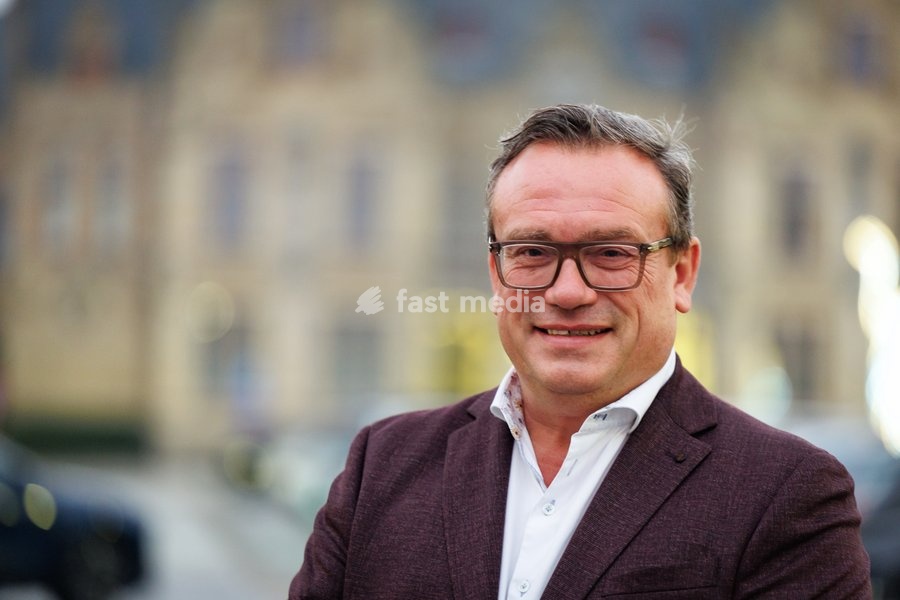 Jurgen Vanlerberghe, new governor of West Flanders, poses for the photographer, on Tuesday 20 October 2026 in Ieper