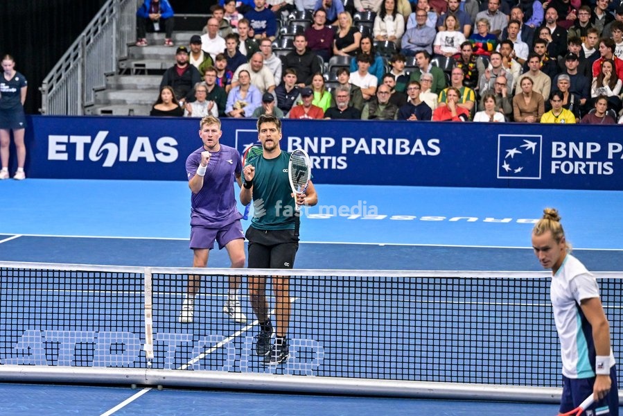 Sander Arends of the Netherlands, Luke Johnson of Great Britain pictured in action during the European Open ATP tennis tournament in Brussels, on 20 October. This year's edition of the tournament is taking place from 17 to 25 October