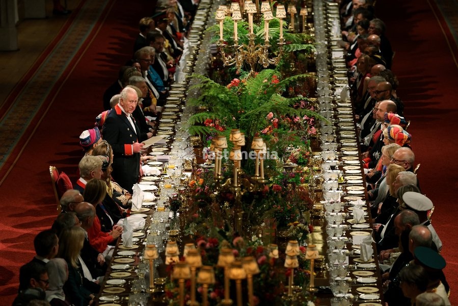 Britain's King Charles delivers a speech at the State Banquet at Windsor Castle during the state visit of Oman's Sultan Haitham bin Tariq to Britain, in Windsor, Britain, October 20, 2026. REUTERS/Isabel