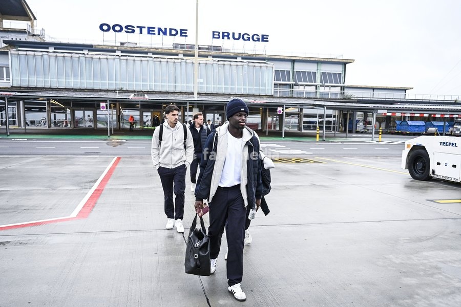 Leonardo Lopes Da Silva of KAA Gent pictured at the departure of Belgian soccer team KAA Gent, travelling from Oostende Airport to Porto, Portugal, on Wednesday 21 October 2026. The team will play Tomorrow the second match of the UEFA Conference League league phase against Portuguese SC Braga