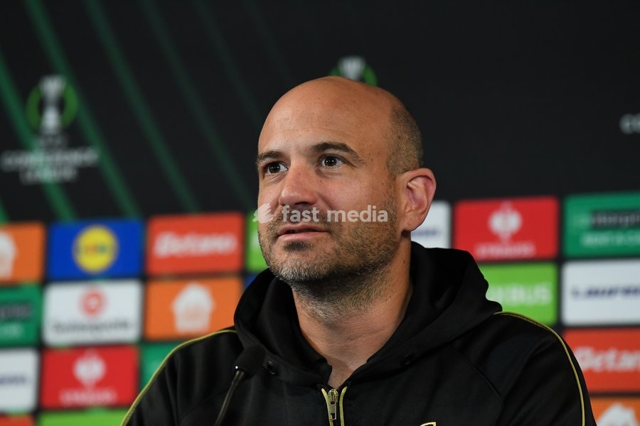 STVV's head coach Frederic De Meyer pictured during a press conference of Belgian soccer team Sint-Truidense VV, Wednesday 21 October 2026 in Herning, Denmark, in preparation of tomorrow's game against Danish FC Midtjylland on the second day of the UEFA Conference League league phase