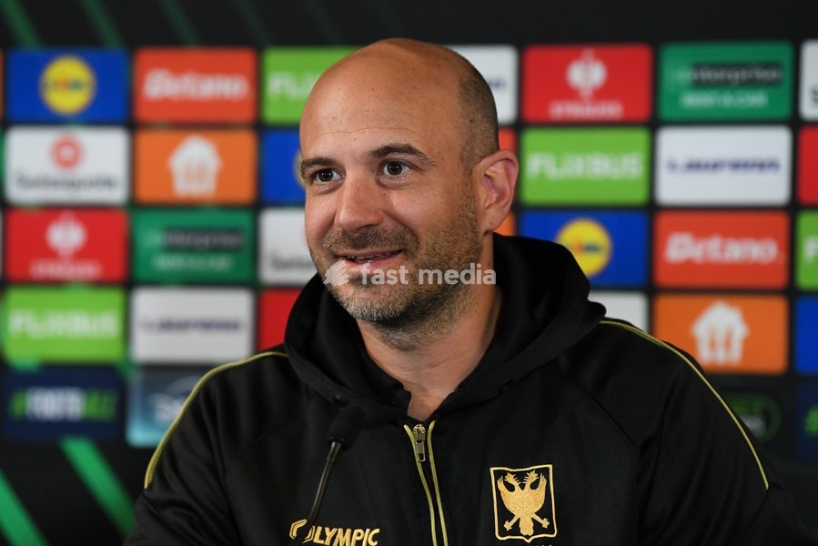 STVV's head coach Frederic De Meyer pictured during a press conference of Belgian soccer team Sint-Truidense VV, Wednesday 21 October 2026 in Herning, Denmark, in preparation of tomorrow's game against Danish FC Midtjylland on the second day of the UEFA Conference League league phase