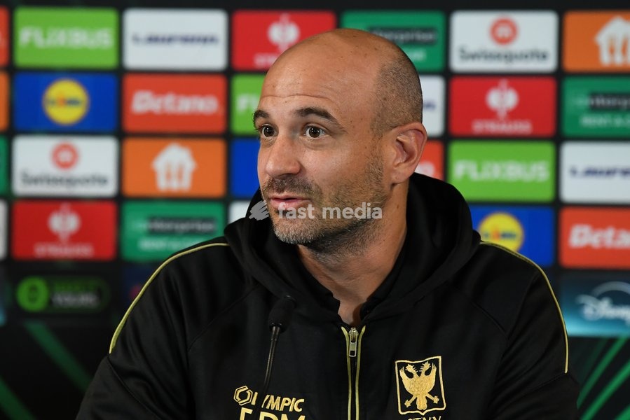 STVV's head coach Frederic De Meyer pictured during a press conference of Belgian soccer team Sint-Truidense VV, Wednesday 21 October 2026 in Herning, Denmark, in preparation of tomorrow's game against Danish FC Midtjylland on the second day of the UEFA Conference League league phase
