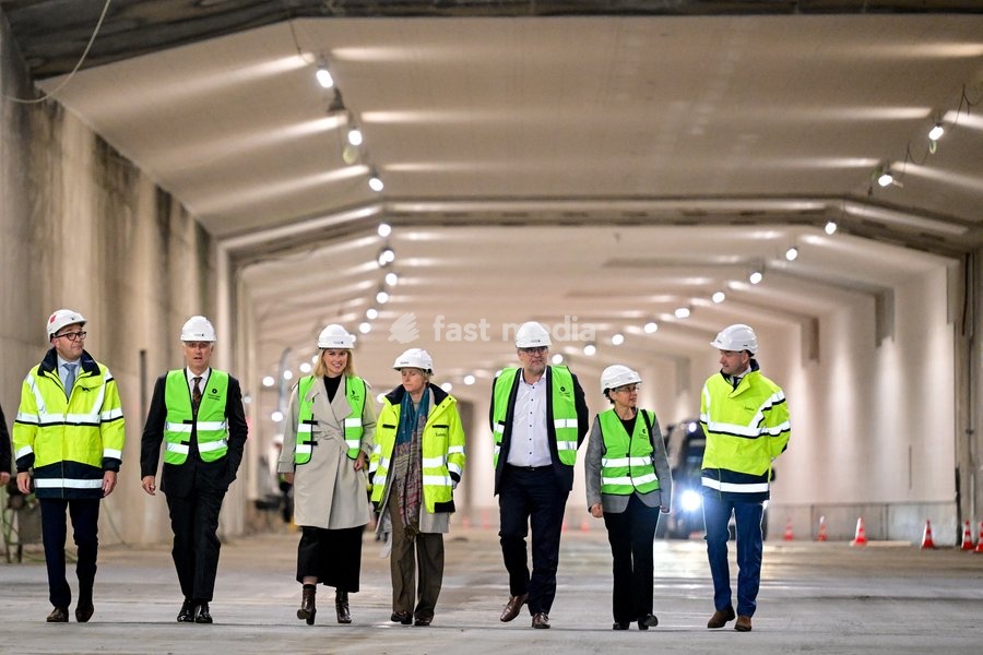 King Philippe - Filip of Belgium; acting Antwerp mayor Els Van Doesburg; Flemish Minister Annick De Ridder; Antwerp province governor Cathy Berx and Antwerp alderman Koen Kennis pictured during a royal visit to the Oosterweel construction site on Wednesday 21 October 2026 in Antwerp. The…