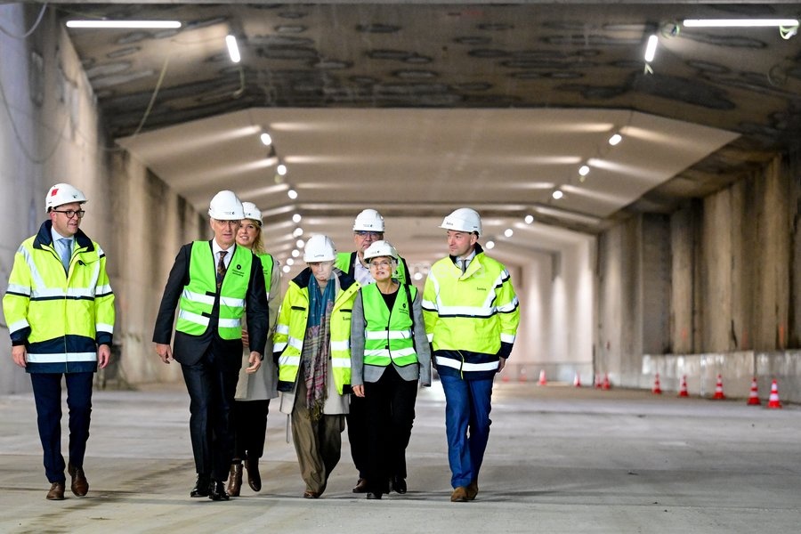 King Philippe - Filip of Belgium; acting Antwerp mayor Els Van Doesburg; Flemish Minister Annick De Ridder; Antwerp province governor Cathy Berx and Antwerp alderman Koen Kennis pictured during a royal visit to the Oosterweel construction site on Wednesday 21 October 2026 in Antwerp. The…