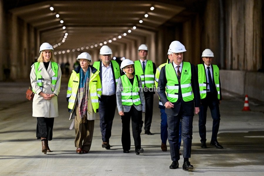 acting Antwerp mayor Els Van Doesburg; Flemish Minister Annick De Ridder; Antwerp province governor Cathy Berx and King Philippe - Filip of Belgium pictured during a royal visit to the Oosterweel construction site on Wednesday 21 October 2026 in Antwerp. The 'Oosterweelverbinding' is a major…
