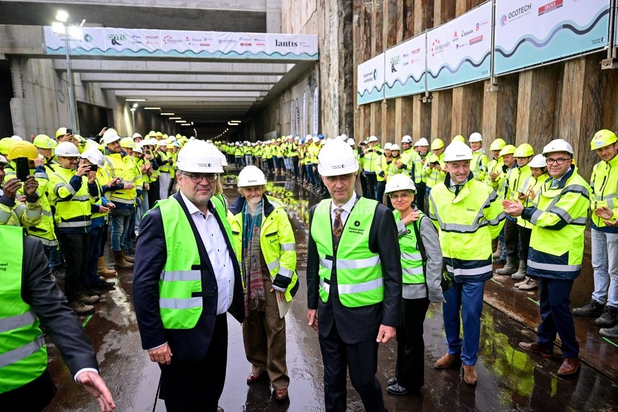 acting Antwerp mayor Els Van Doesburg; Flemish Minister Annick De Ridder; Antwerp province governor Cathy Berx and King Philippe - Filip of Belgium pictured during a royal visit to the Oosterweel construction site on Wednesday 21 October 2026 in Antwerp. The 'Oosterweelverbinding' is a major…