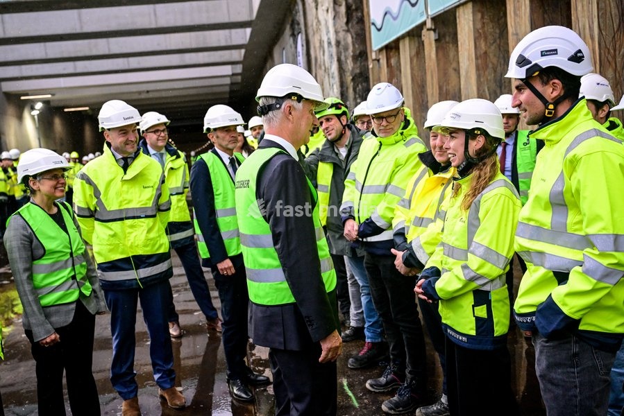 acting Antwerp mayor Els Van Doesburg; Flemish Minister Annick De Ridder; Antwerp province governor Cathy Berx and King Philippe - Filip of Belgium pictured during a royal visit to the Oosterweel construction site on Wednesday 21 October 2026 in Antwerp. The 'Oosterweelverbinding' is a major…