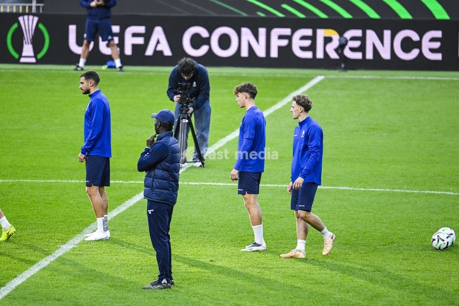 Tibe De Vlieger of KAA Gent and Gilles De Meyer of KAA Gent pictured during a training session of Belgian soccer team KAA Gent, Wednesday 21 October 2026 in Braga, Portugal. The team is preparing for the second match of the UEFA Conference League league phase against Portuguese SC Braga tomorrow
